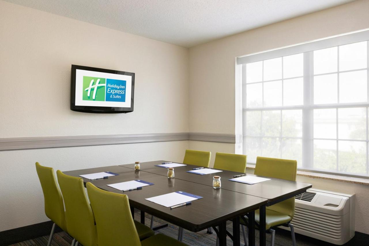 Express & Sarasota East By Ihg Hotel 3*