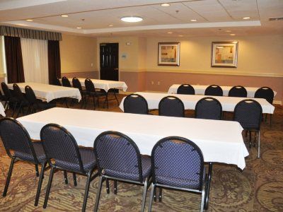 Express & Sarasota East By Ihg Hotel 3*