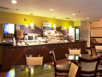 Express & Sarasota East By Ihg Hotel 3*